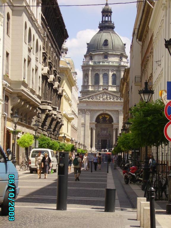 Zrinyi Hostel Budapest Exterior photo