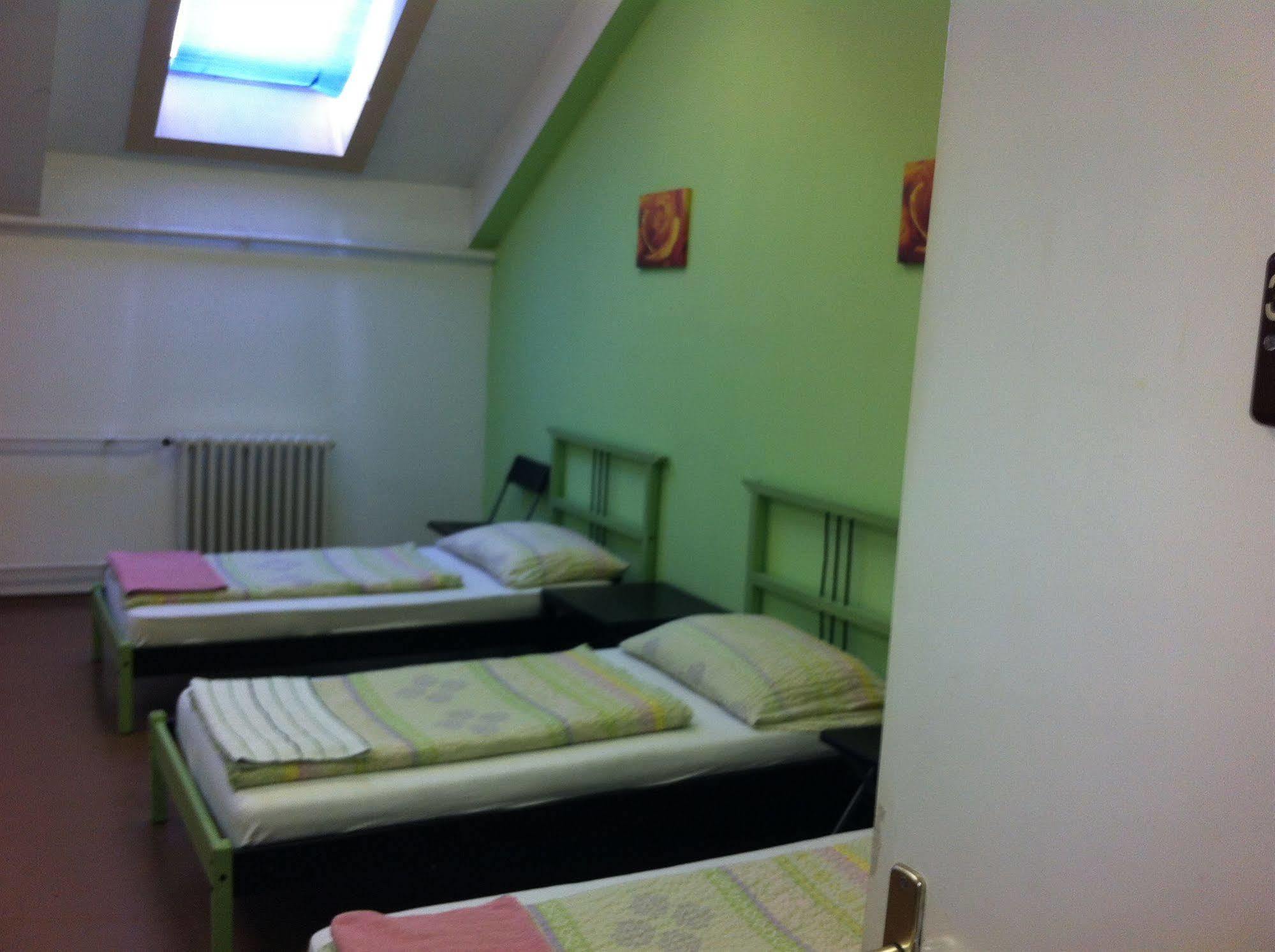 Zrinyi Hostel Budapest Exterior photo